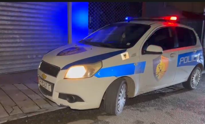 Plagoset me thikë 18-vjeçari në Korçë, arrestohet autori i dyshuar