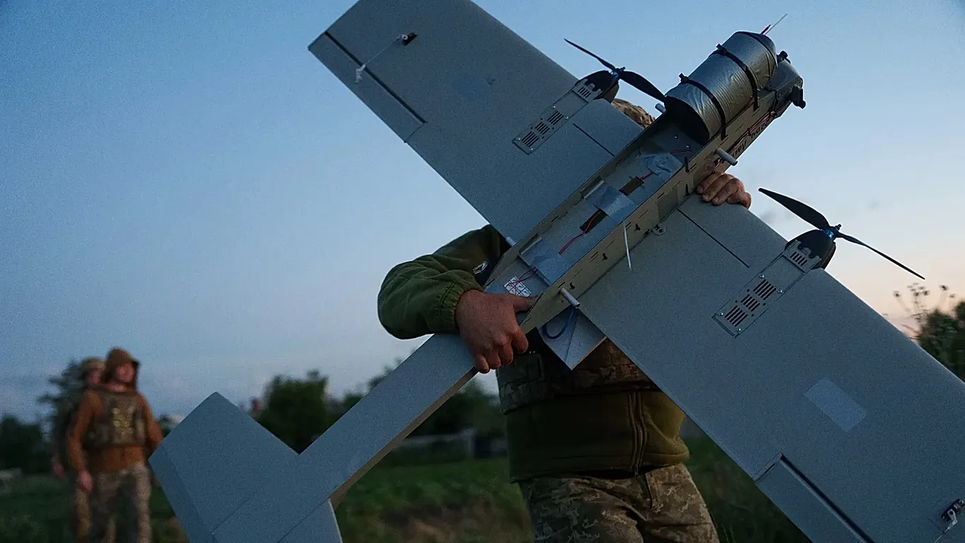 Ukraina godet objektiva në thellësi të Rusisë, Zelensky: Shënjestruam depo për prodhimin e dronëve