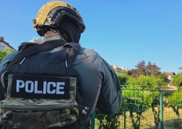 ​42 qese me kokainë i gjenden një të dyshuari në Isniq të Deçanit