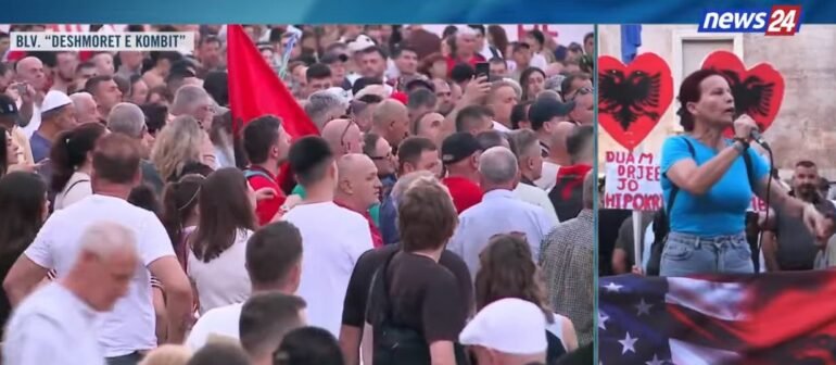 Revolta kundër Ramës/ Thirrja e qytetares: Më datë 23 në orën 09:00 para Kuvendit! T’i lajmë me vaj e domate kostumet e tyre të shtrenjta