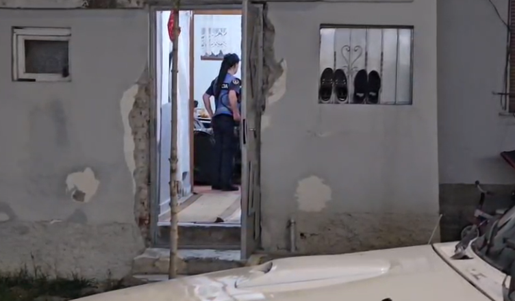 Njerku dhunon rëndë 18-vjeçarin në Korçë, adoleshenti me dëmtime në kokë