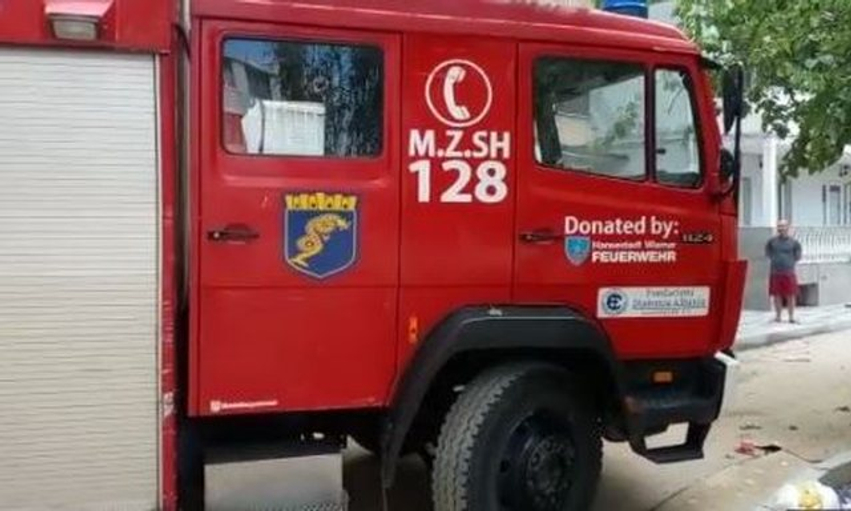 Flakët përfshijnë banesën në Lushnjë, shtëpia digjet plotësisht. Ja