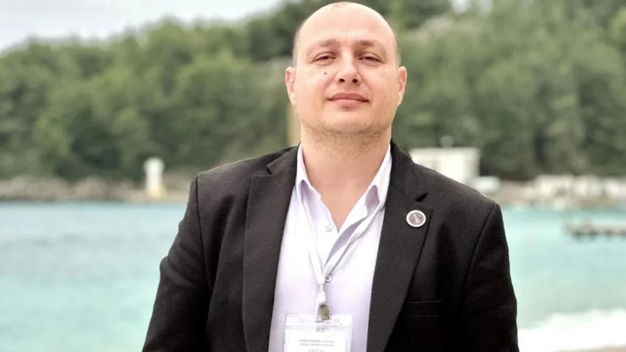 Gazetari Enrik Mehmeti u nda nga jeta tragjikisht, në lot i jepet lamtumira e fundit, pjesëmarrës edhe kryeministri Rama