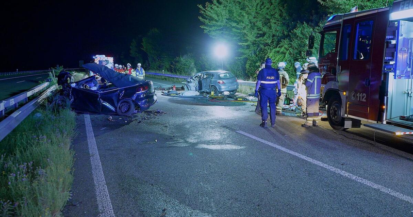 Voziti në kahun e kundërt të autostradës  vdesin dy persona   tre fëmijë në luftë për jetën
