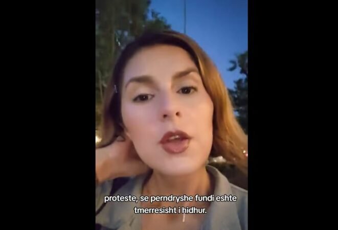 “Po përpiqen të na përçajnë”/ Berisha ndan videon e protestueses: Nuk dua të jem gjallë kur të ndodhë “mënxyra”! Nëse protesta dështon, rrezikojmë…