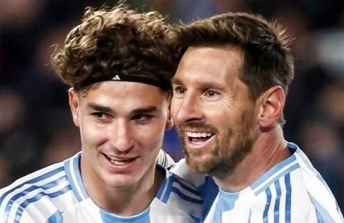 Bertoni: Messi është një përbindësh, por Julian Alvarez më çmend