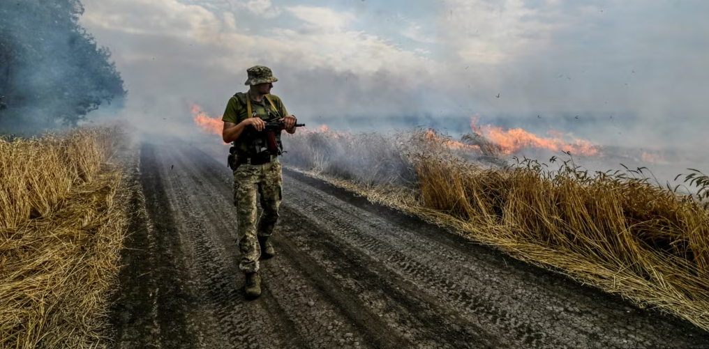 Rusia shënjestron të lashtat ukrainase me bomba ndezëse për t’i djegur të korrat