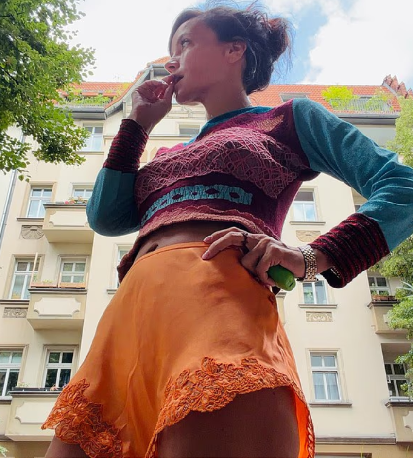Lily Allen mahnit me pamjen e saj gjatë pushimeve luksoze 3 Image