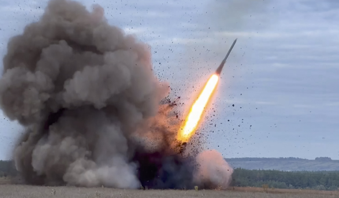 Rusia godet me raketa anijen turke me grurë në Detin e Zi, 5 marinarë të vrarë