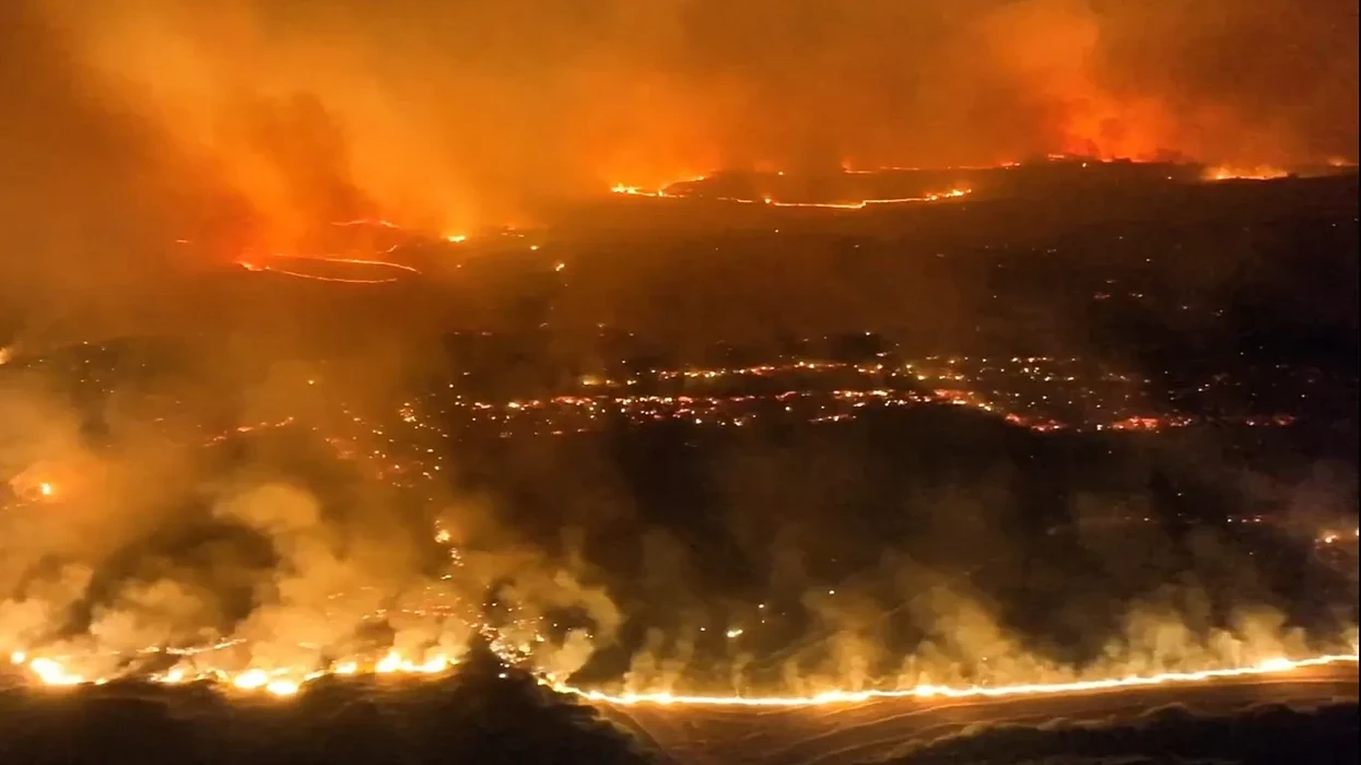 Dy zjarre të mëdha shpërthejnë në Spanjë, ndërsa zona e djegur i afrohet 50,000 hektarëve