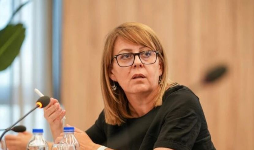 Hykmete Bajrami dorëzon kallëzim penal për gjendjen në deponinë e Sferkës në Pejë
