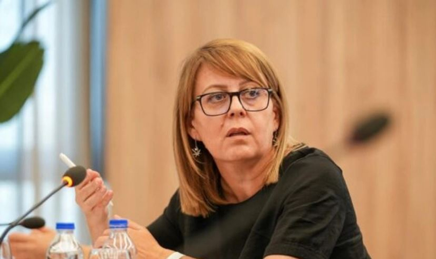 Hykmete Bajrami dorëzon kallëzim penal për gjendjen në deponinë e Sferkës në Pejë