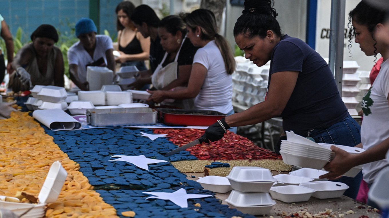 Një tortë gjigante për fëmijët e prekur nga tërmetet në Venezuelë, mesazhi i solidaritetit pas tragjedisë