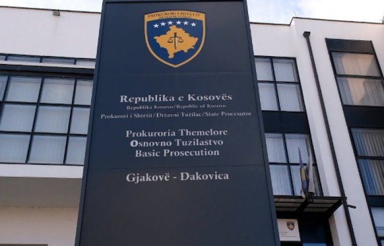 Aktakuzë në Gjakovë për kokainë dhe shitje të paautorizuar të armëve