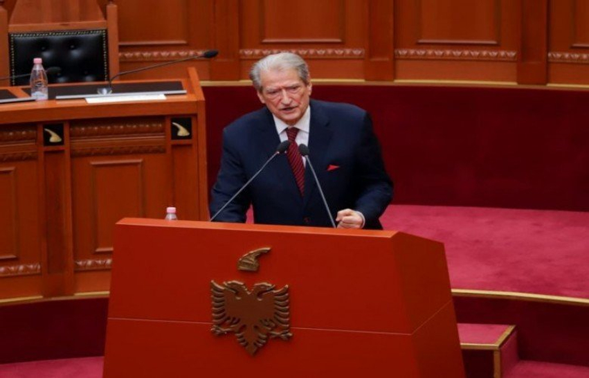 Berisha  Mazhoranca mbylli reformën territoriale  vazhdon shpopullimi