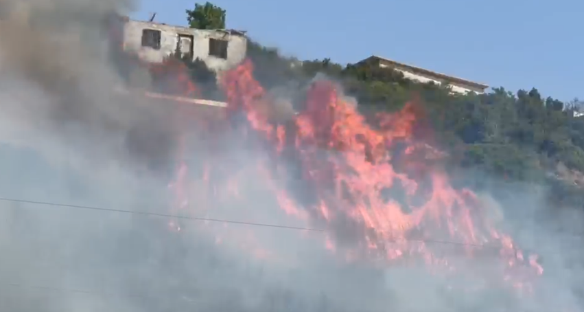 Zjarr mbi tunelin e Vlorës  flakët iu afruan banesave