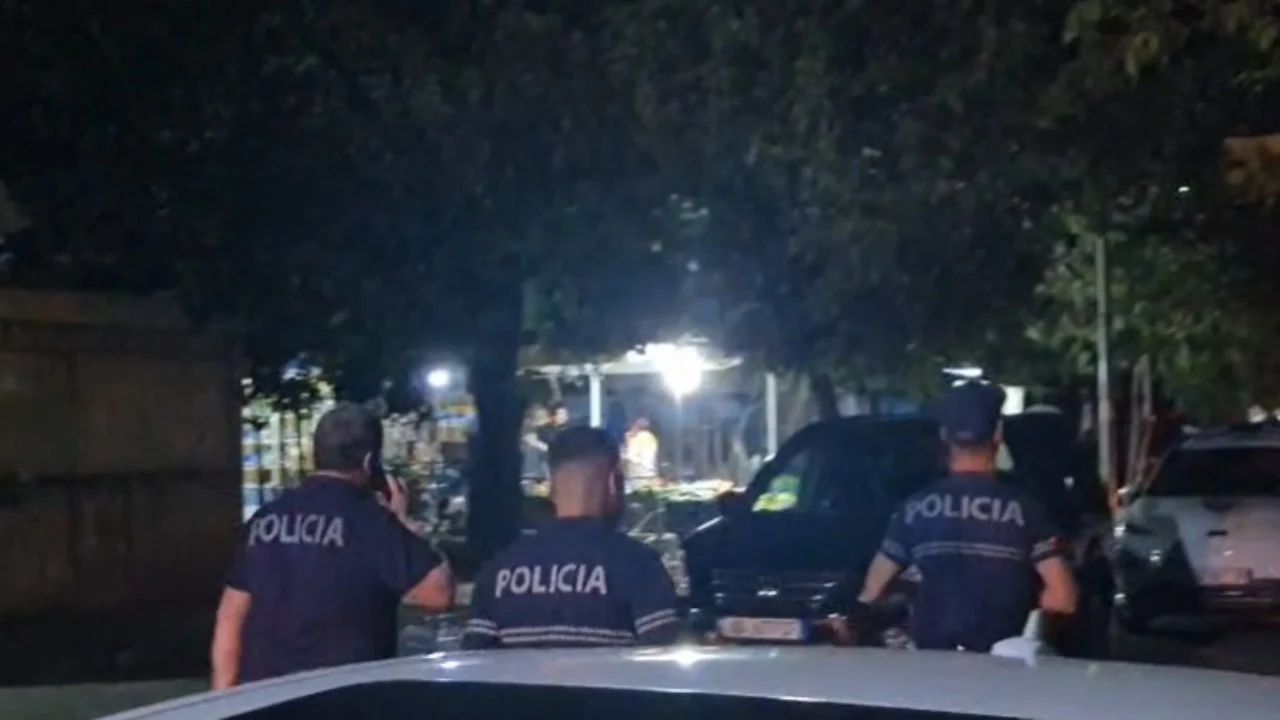 Detajet nga të shtënat me armë zjarri në Elbasan/ Sherr mes adoleshentëve në një lokal, tre të plagosur