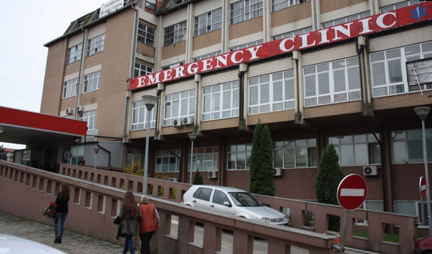  Mos luani me brisqe   kirurgu i QKUK së ngre alarmin  Tre të plagosur brenda 24 orëve