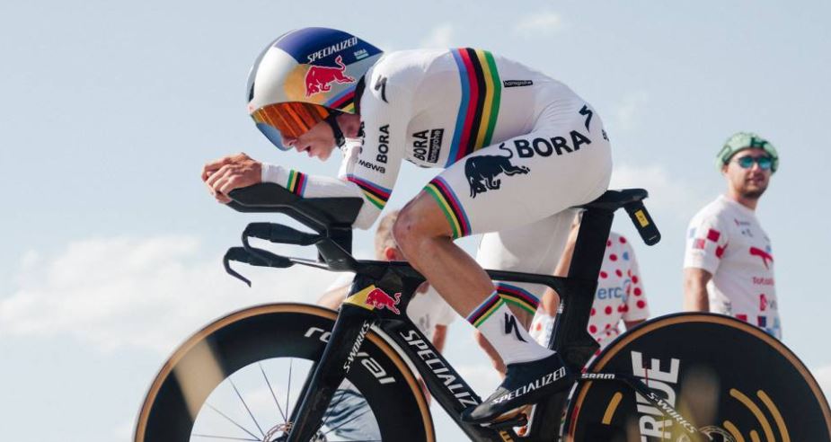 Evenepoel dominon edhe në kronometër, por Pogaçar prin në renditjen e përgjithshme 