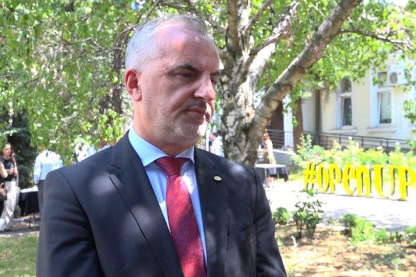  Duart larg nga pronat e Universitetit të Prishtinës   Hajrullahu kërkon lirimin e objektit në Mitrovicën e Veriut