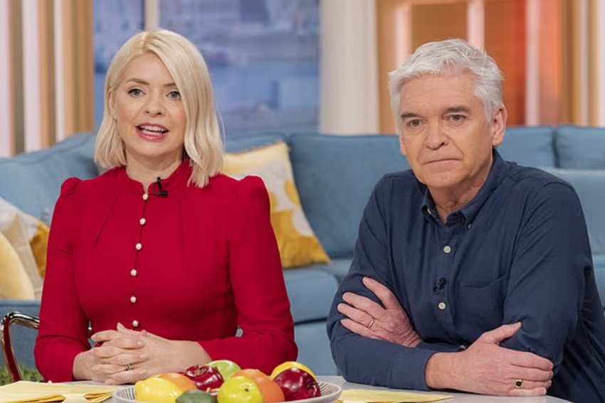 Holly Willoughby lë pas ITV-në, nis një aventurë të re në YouTube 3 Image