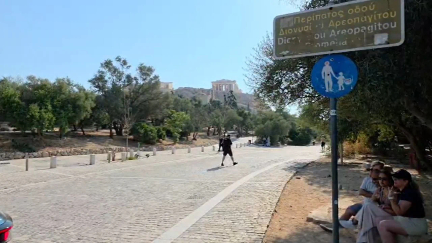 Sulm me thikë në zonën e Akropolit në Athinë/ Plagosen dy turistë