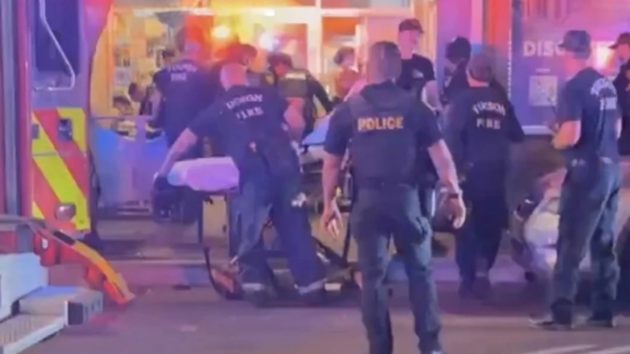 Të shtëna masive në Arizona, nëntë persona të plagosur - sulmuesi qëllohet nga policia
