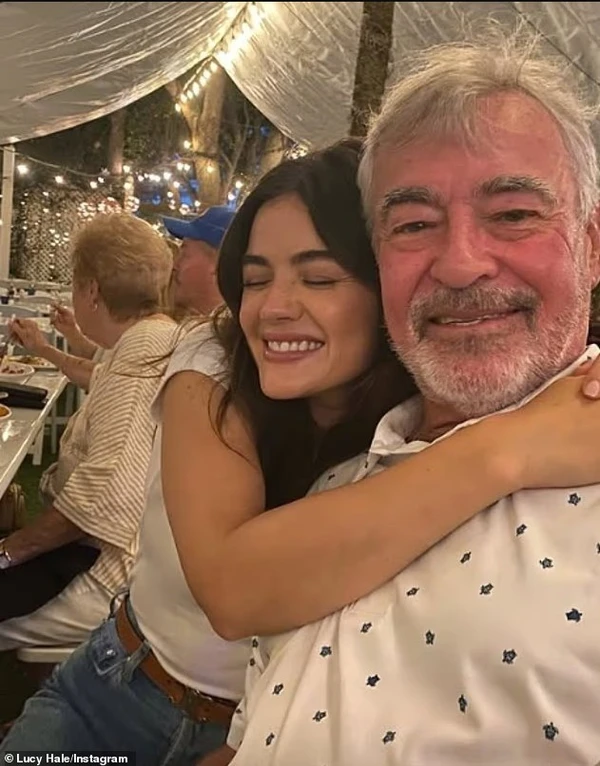 Lucy Hale njofton ndarjen nga jeta të babait të saj me një mesazh prekës