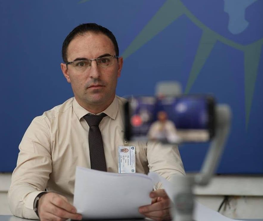 Stuhi e fuqishme në Kosovë, një person humb jetën dhe dy të tjerë lëndohen – Osmani jep detaje për “Bota sot”