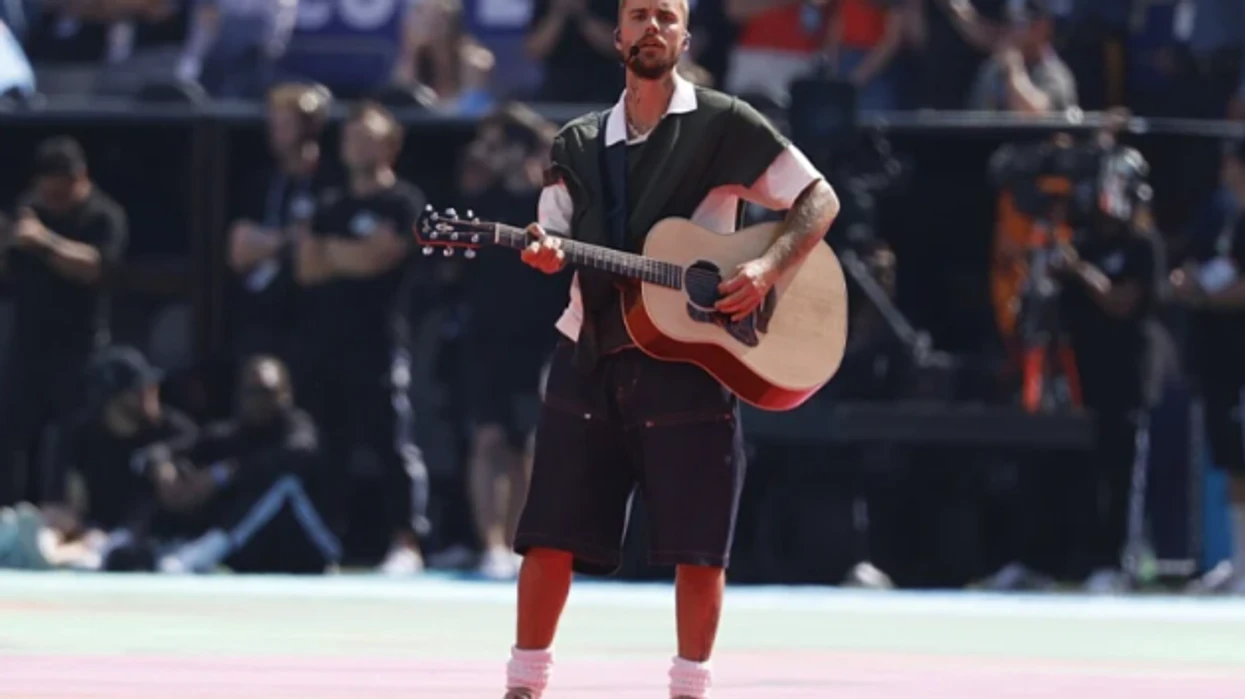 Publikun e zhgënjen performanca e Justin Bieberit në finalen e Botërorit