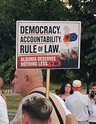 “Rama jep dorëheqjen” – Nis grumbullimi për ditën e 52-të të revoltës para Kryeministrisë
