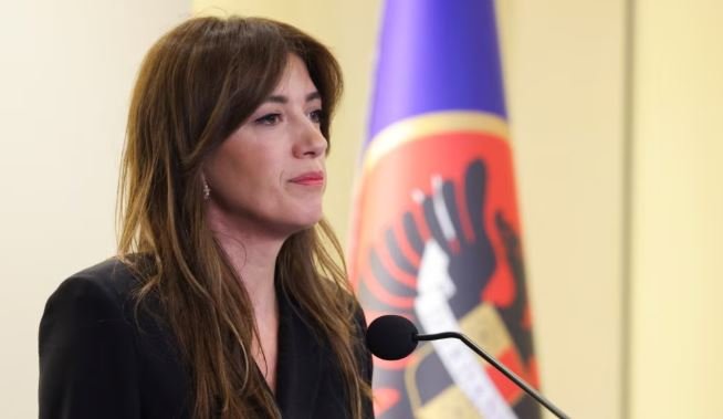 Haxhiu firmosi dekretet për shtatë prokurorët serbë – çfarë u mbetet tani? Avokati jep detajet 