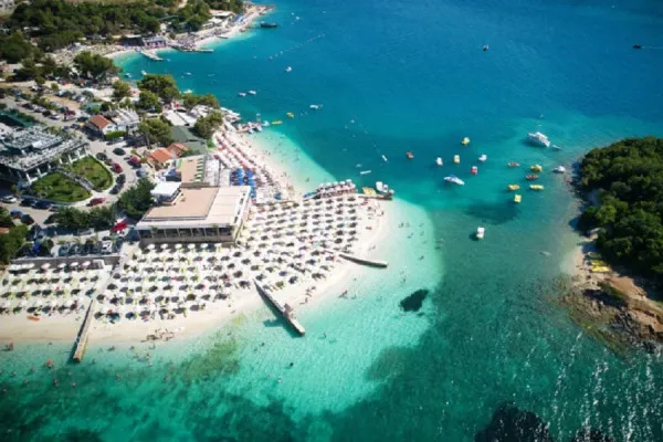 761 euro për person, sa para lë një turist në Shqipëri? Ja çfarë tregojnë shifrat