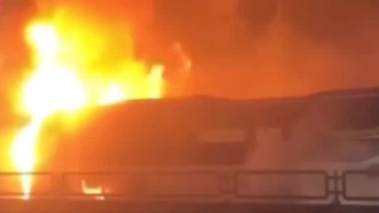 Tragjedi në Vietnam, autobusi përfshihet nga flakët, humbin jetën shtatë persona