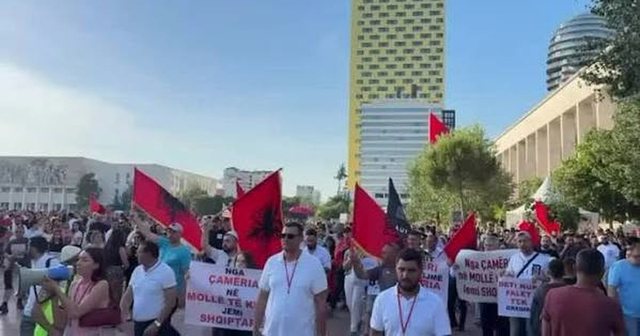 Dita e 53-të e protestës/ Nis grumbullimi i protestuesve në sheshin Skënderbej