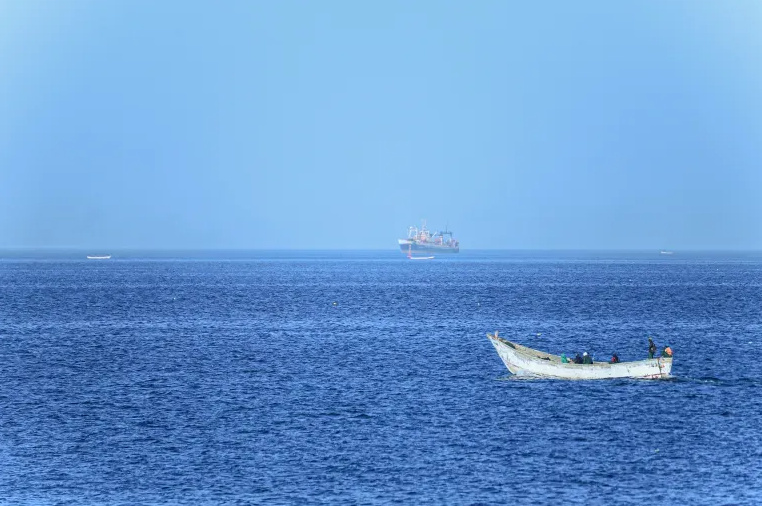 Mbi 140 emigrantë të vdekur pas tragjedisë me një anije pranë Mauritanisë