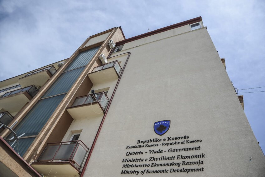 Ministria e Ekonomisë organizon sesion informues për Skemën e Granteve për Energji të Pastër