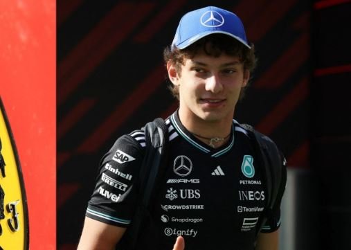 Kimi Antonelli apo Ferrari?