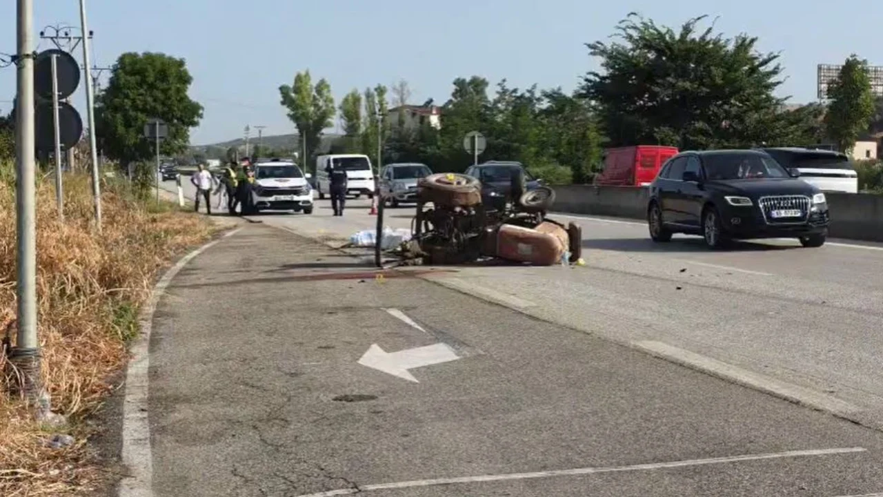 Aksident në aksin Rrogozhinë-Lushnjë, plagoset rëndë drejtuesi i një mjeti bujqësor