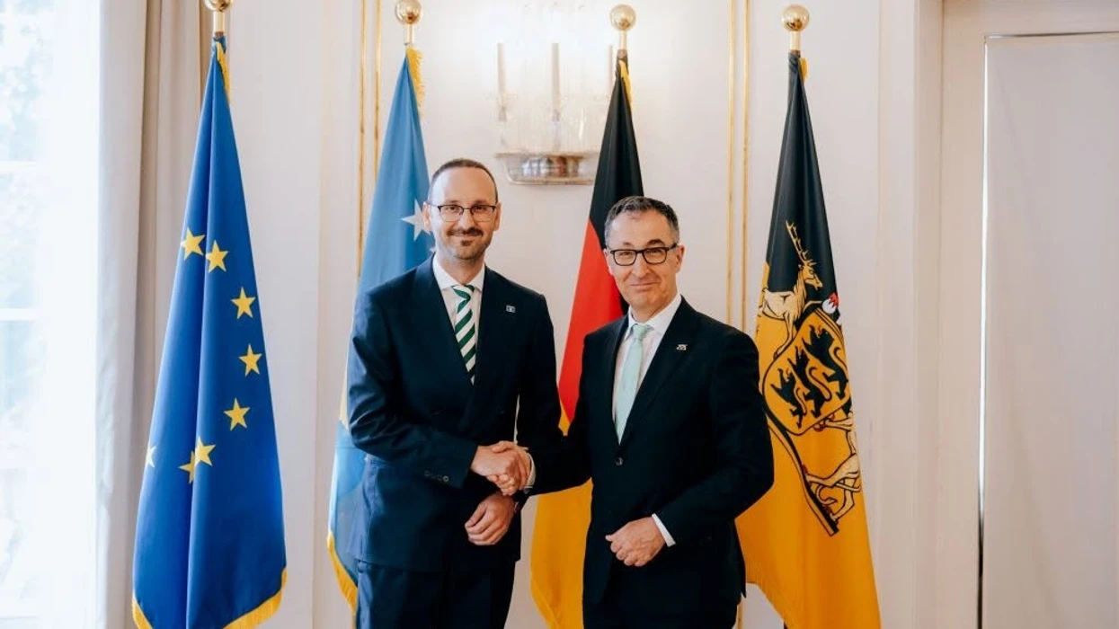 Ambasadori Ajeti takon kryeministrin e Baden-Württembergut, paralajmëron kapitull të ri bashkëpunimi me Kosovën