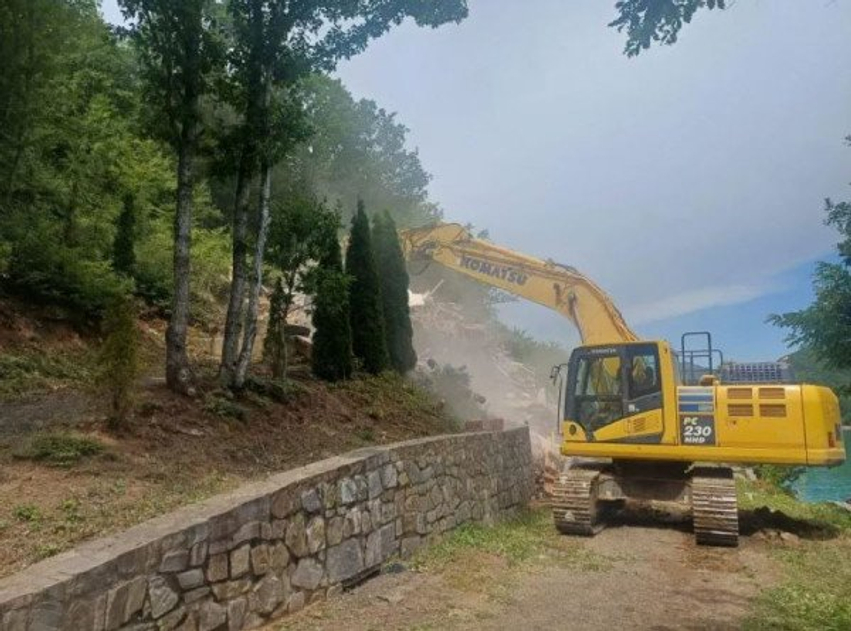 ​Edhe ambasada italiane i bashkohet shqetësimit të BE-së për rrënimin