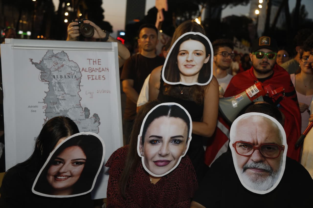 LIVE/ Vijon revolta antiqeveritare, dita e 53-të e protestës: Paralajmërimi i qytetarëve për seancën e nesërme