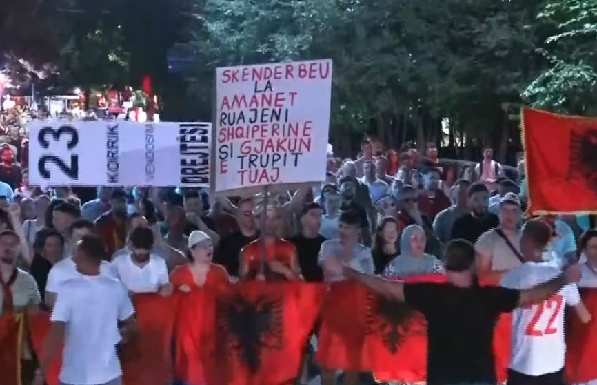 Të enjten dita e 54 e protestës popullore, qytetarët do mblidhen në orën 08:30 para Parlamentit: Nuk na përfaqësoni!
