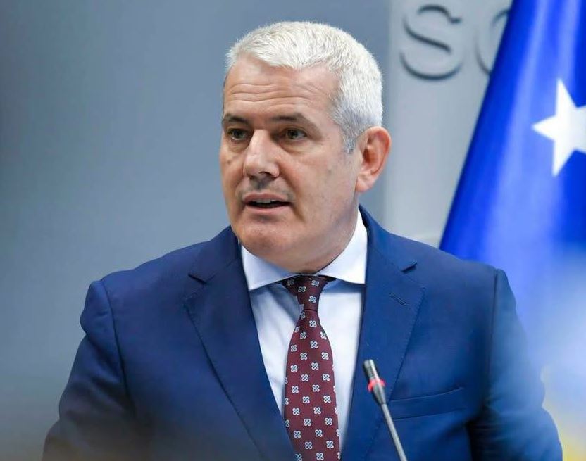 Pas arrestimit të katër personave, Sveçla jep detaje për aksionin e Policisë dhe AKI-së