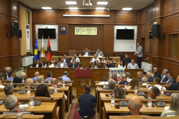 90-vjetori i lindjes, Prizreni e nderon Adem Demaçin me çmim e libër