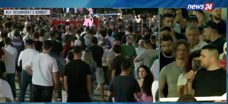Revolta e 54 kundër Ramës/ Protestuesi: I kërkojmë SPAK të arrestojë Ramën. Mos bëni pushime verore