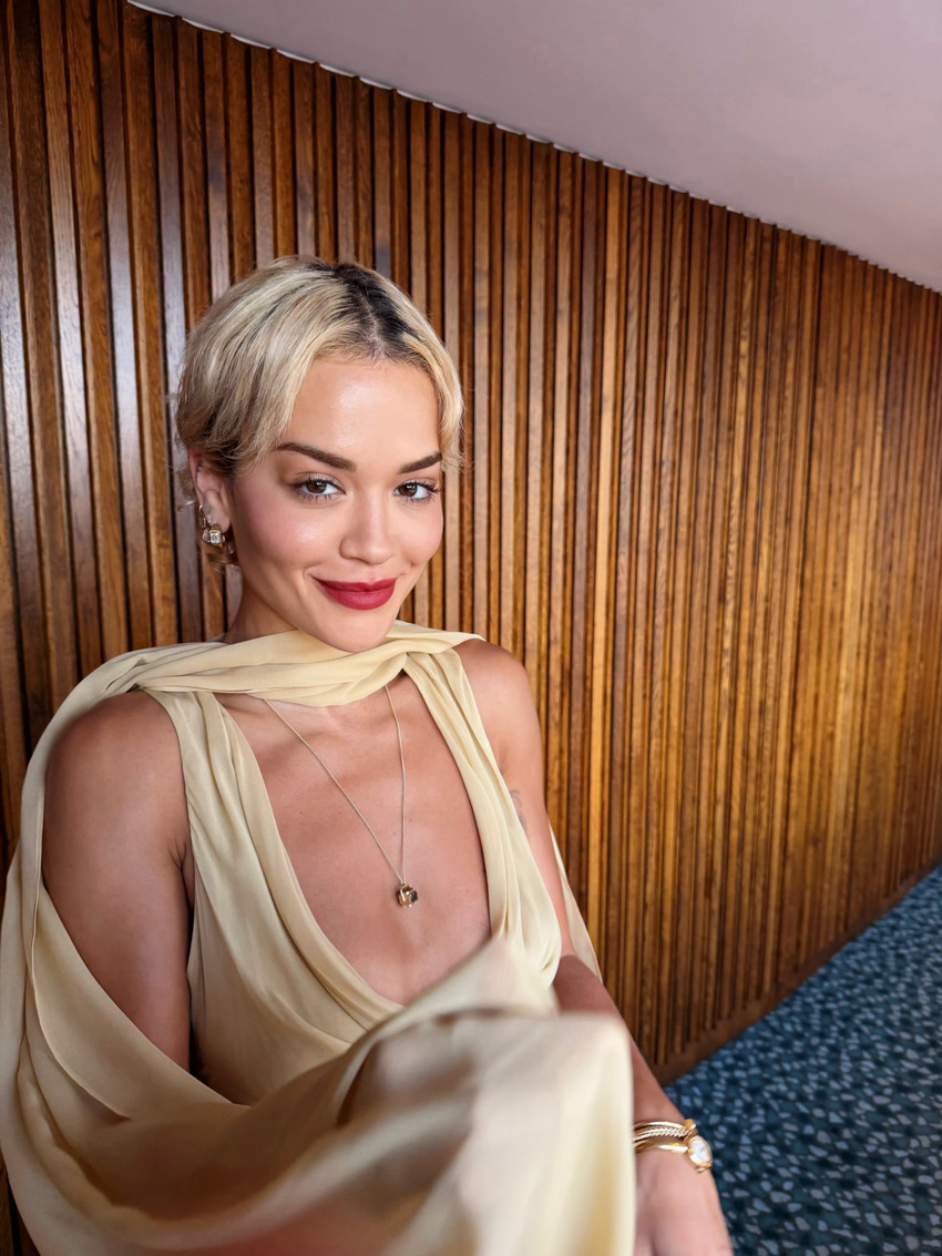 Nga gjyshja te kristalet, Rita Ora tregon lidhjen me traditat shqiptare 2 Image