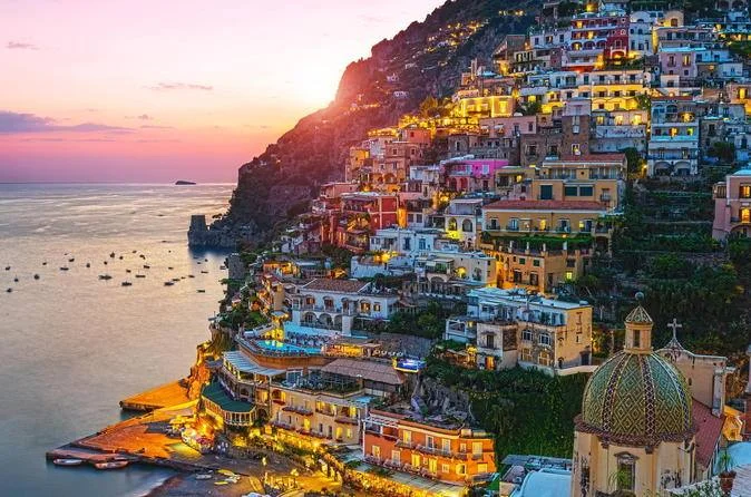 Bregu Amalfi &euml;sht&euml; cil&euml;suar si vendi m&euml; i mir&euml; p&euml;r ta vizituar, derisa edhe vendet tjera jan&euml; t&euml;...