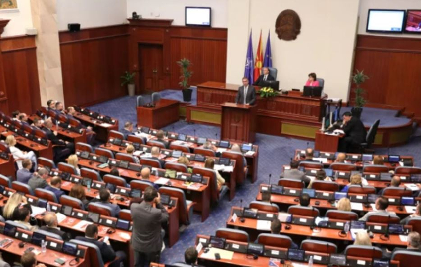 Shtyhet debati për pakon e ligjeve për arsimin e lartë