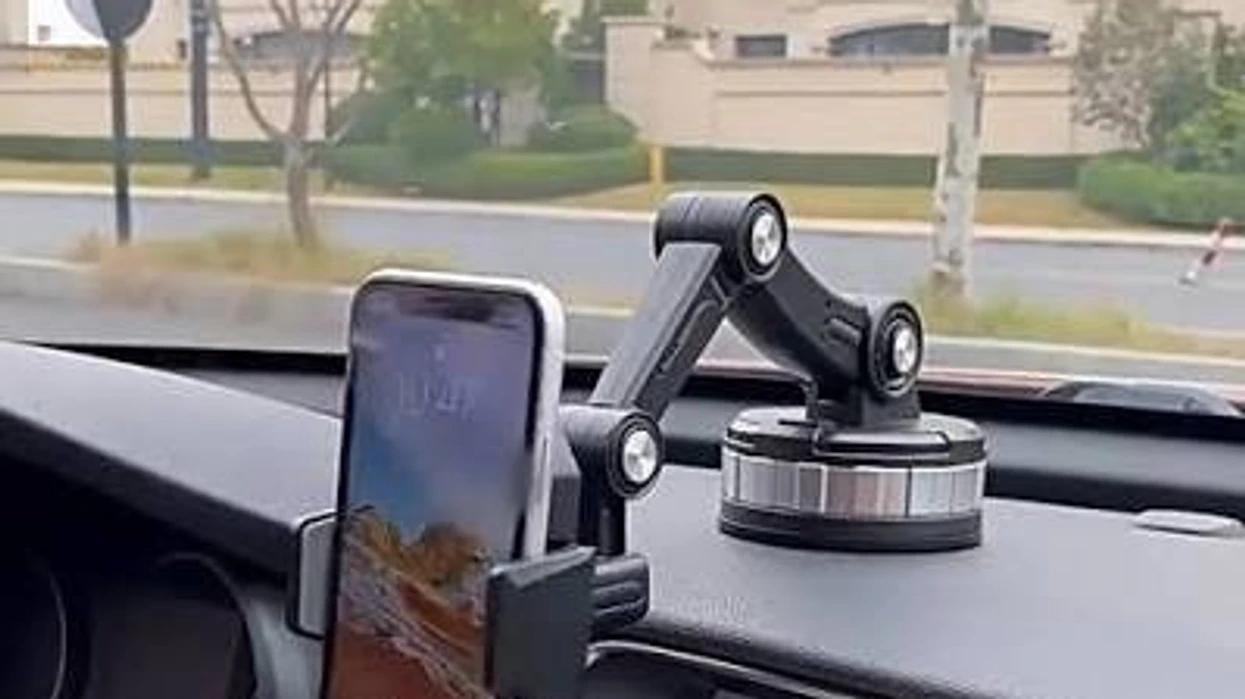Ia vjedhin nga vetura një telefon me vlerë 235 euro, rasti po hetohet në Zveçan